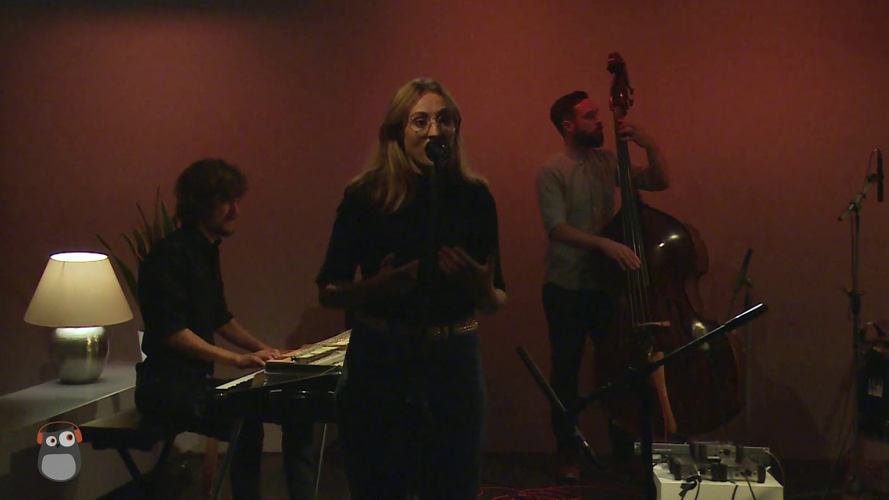 Catastrophe Waitress - Seconde Valse || Live Session @uniFM Studio