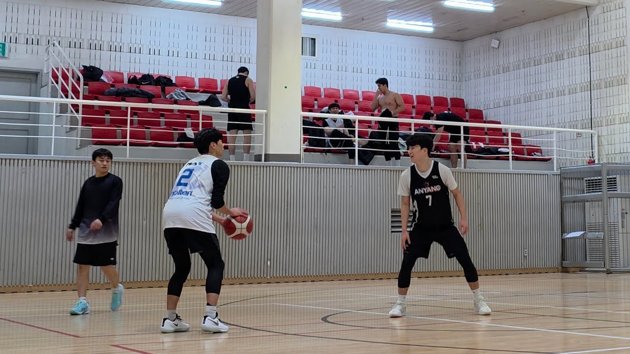 한준혁(30살) vs 송준희(20살) vs 전효민(20살)