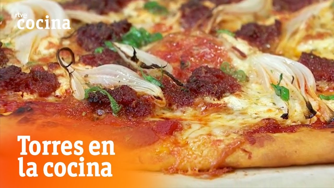 Cómo hacer Pizza de sobrasada y miel - Torres en la Cocina | RTVE Cocina