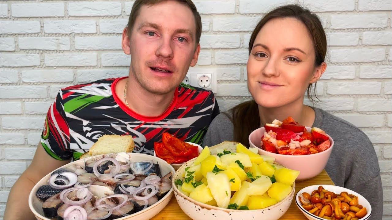 МУКБАНГ КАРТОШКА СКУМБРИЯ СЕЛЕДКА конкурс опята салат летний MUKBANG POTATO MACKEREL HERRING