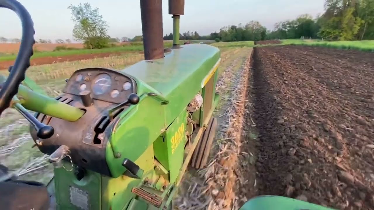 John Deere 3020D PS pulls IH 420 plow