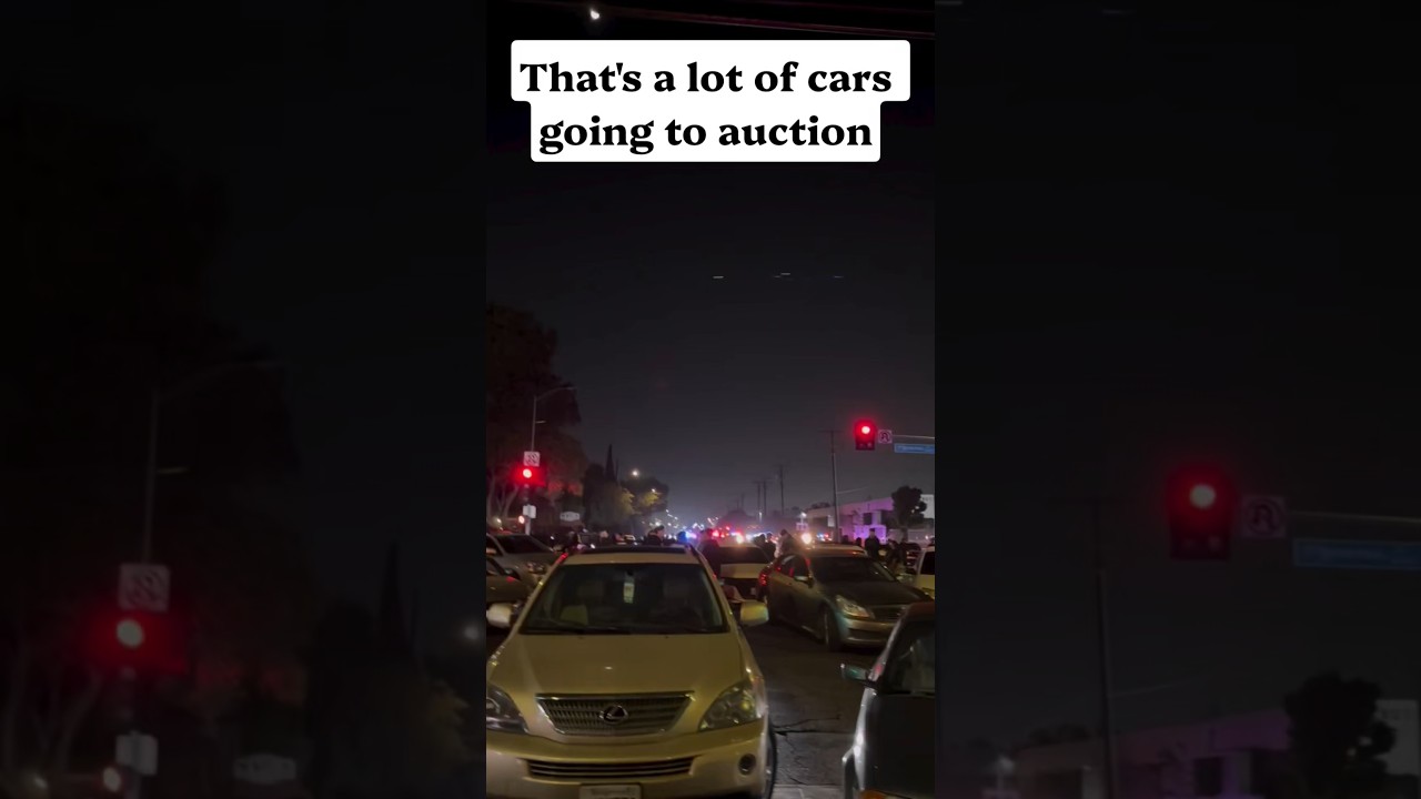 LAPD block cars in street takeover (@yafavfnfilmz)