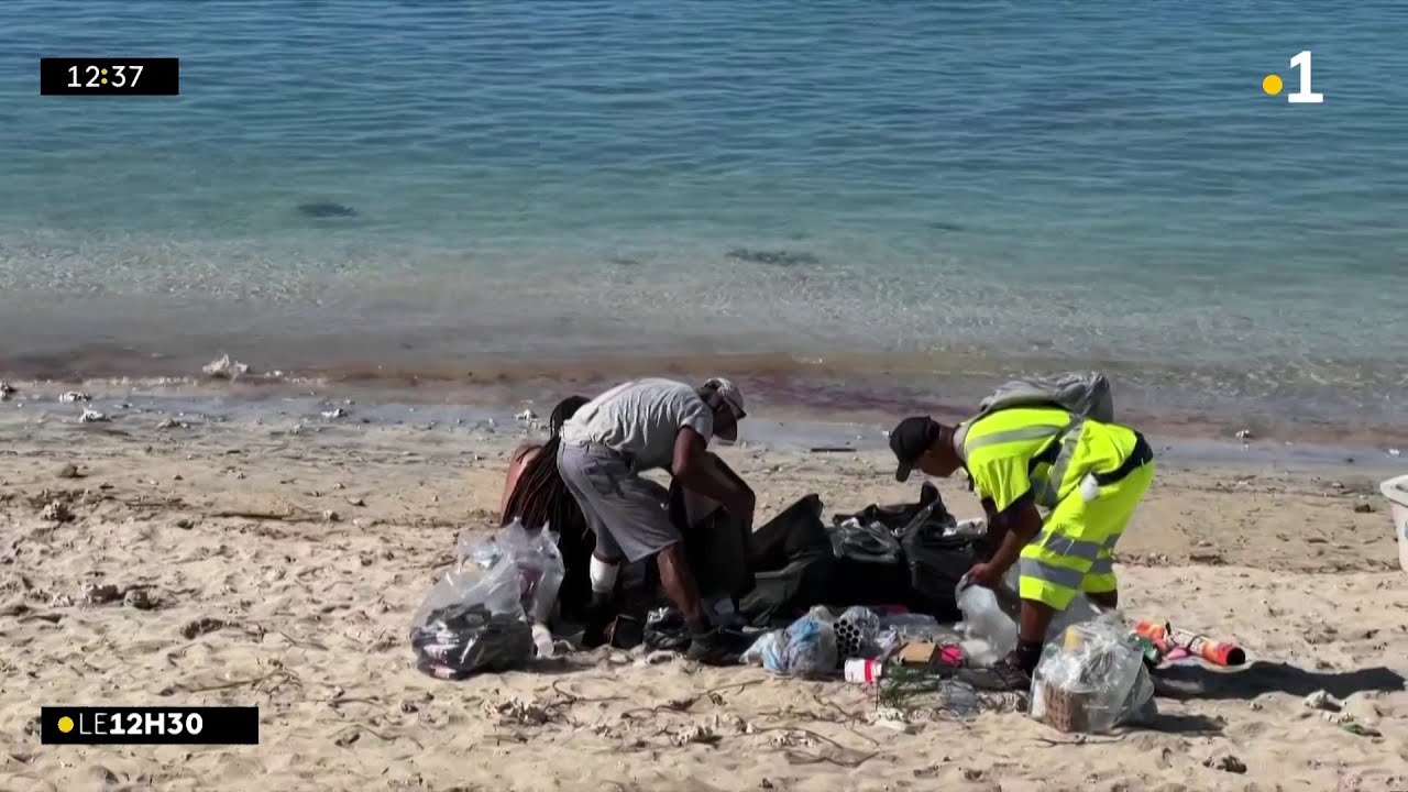 Après la fête, le nettoyage. Sur les plages de l’Ouest, le ramassage des déchets a débuté très tôt.