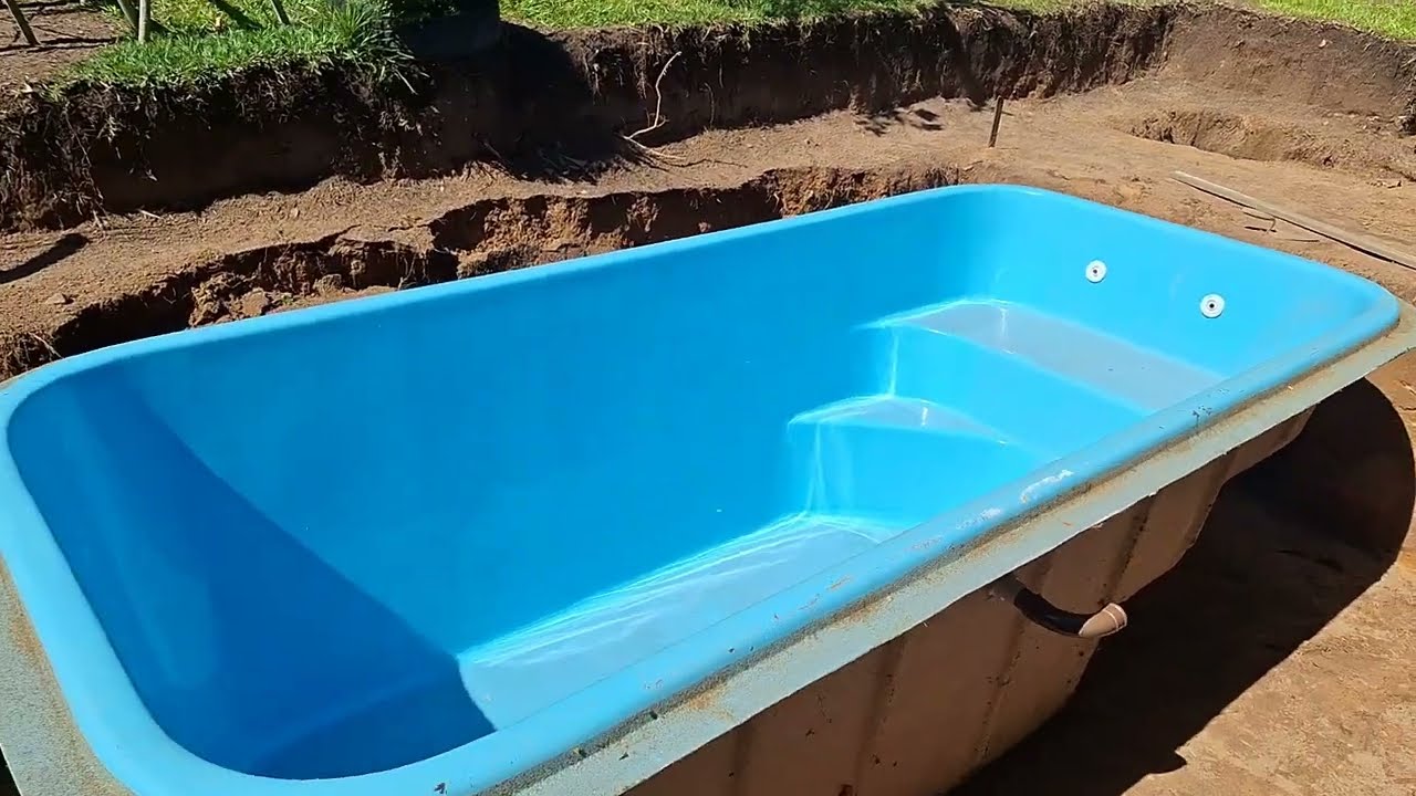 PISCINA DE FIBRA - INSTALAÇÃO