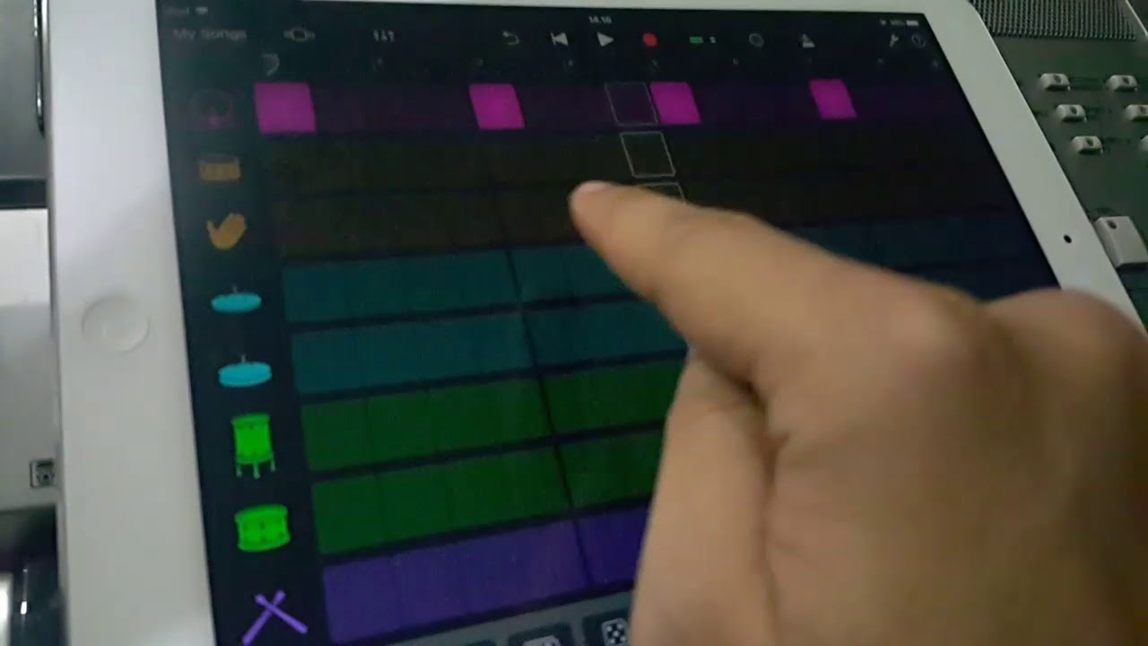Making A Beat Using Beat Sequencer in Garageband iOS in just 1 Minute