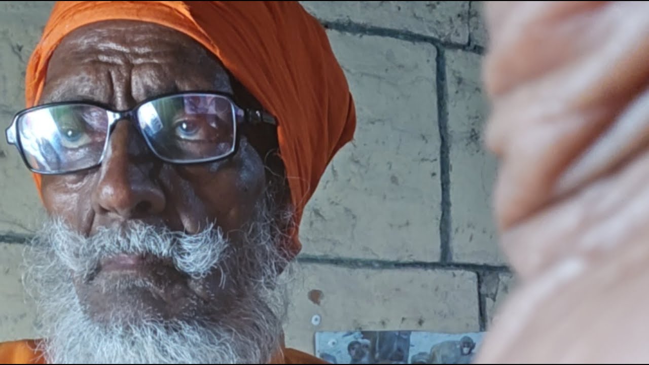 महान किस कहना चाहिए जो जीवन भर महान कार्य किए हो वही ऊंची गाड़ी पर बैठने का अधिकारीहै बाकी बेईमानी ह