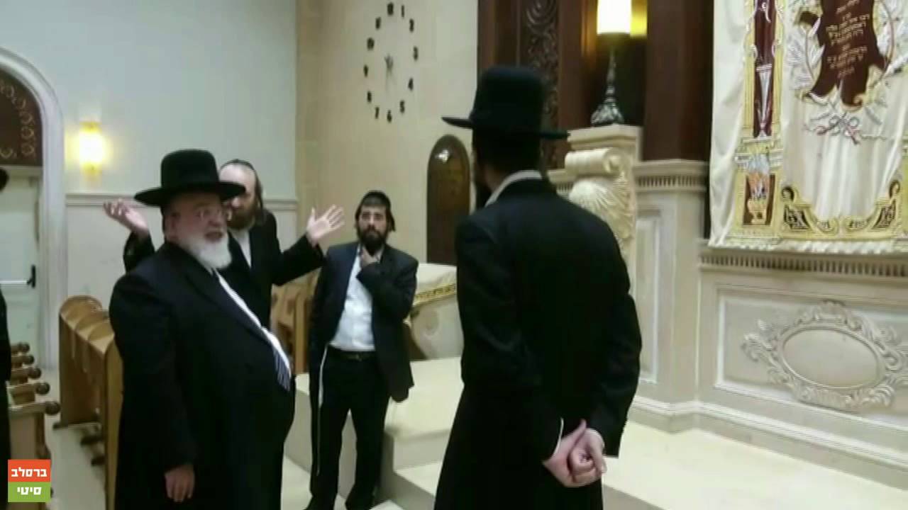 הרב אליהו אבא שאול בבית הכנסת המפואר של ברסלב