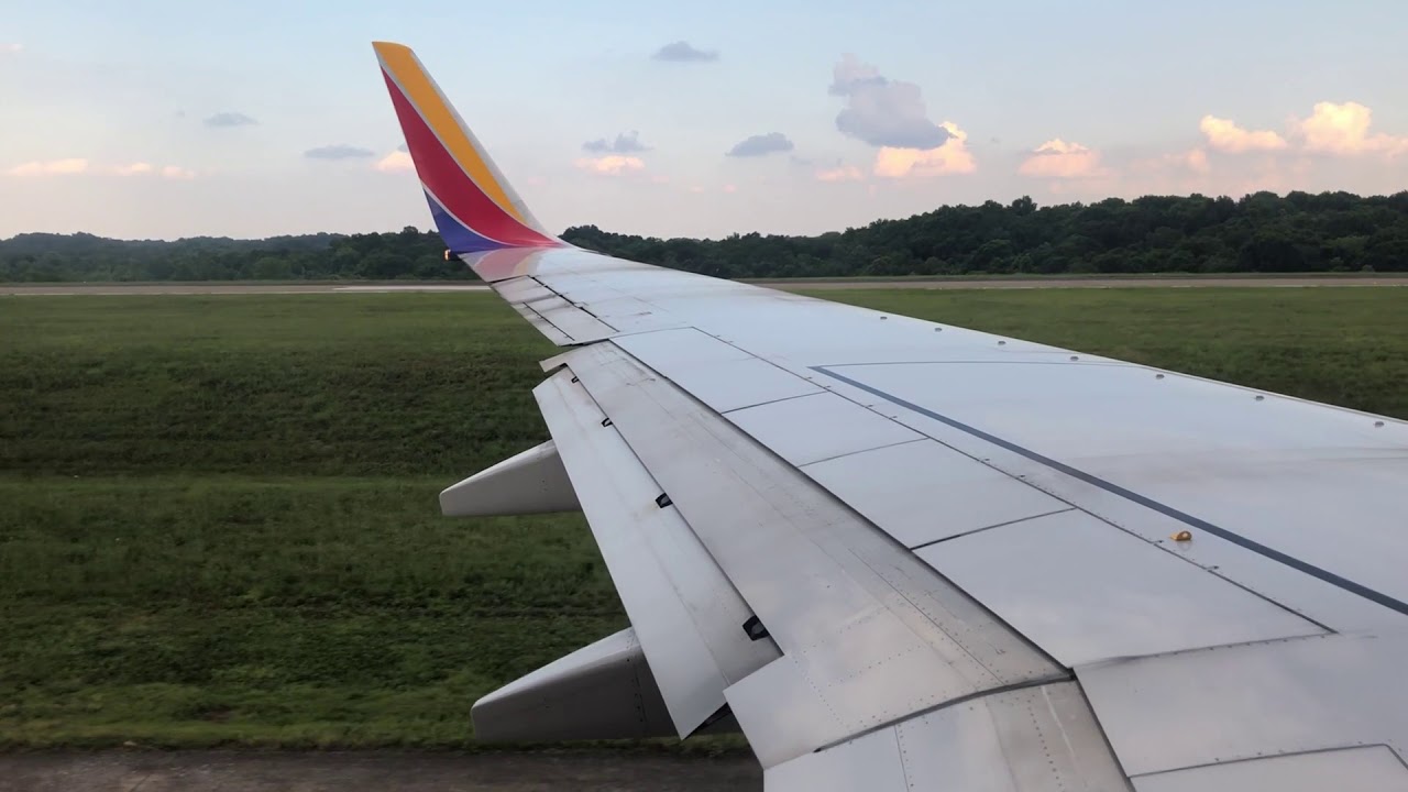 Southwest Airlines Takeoff Nashville - Boeing 737-7H4