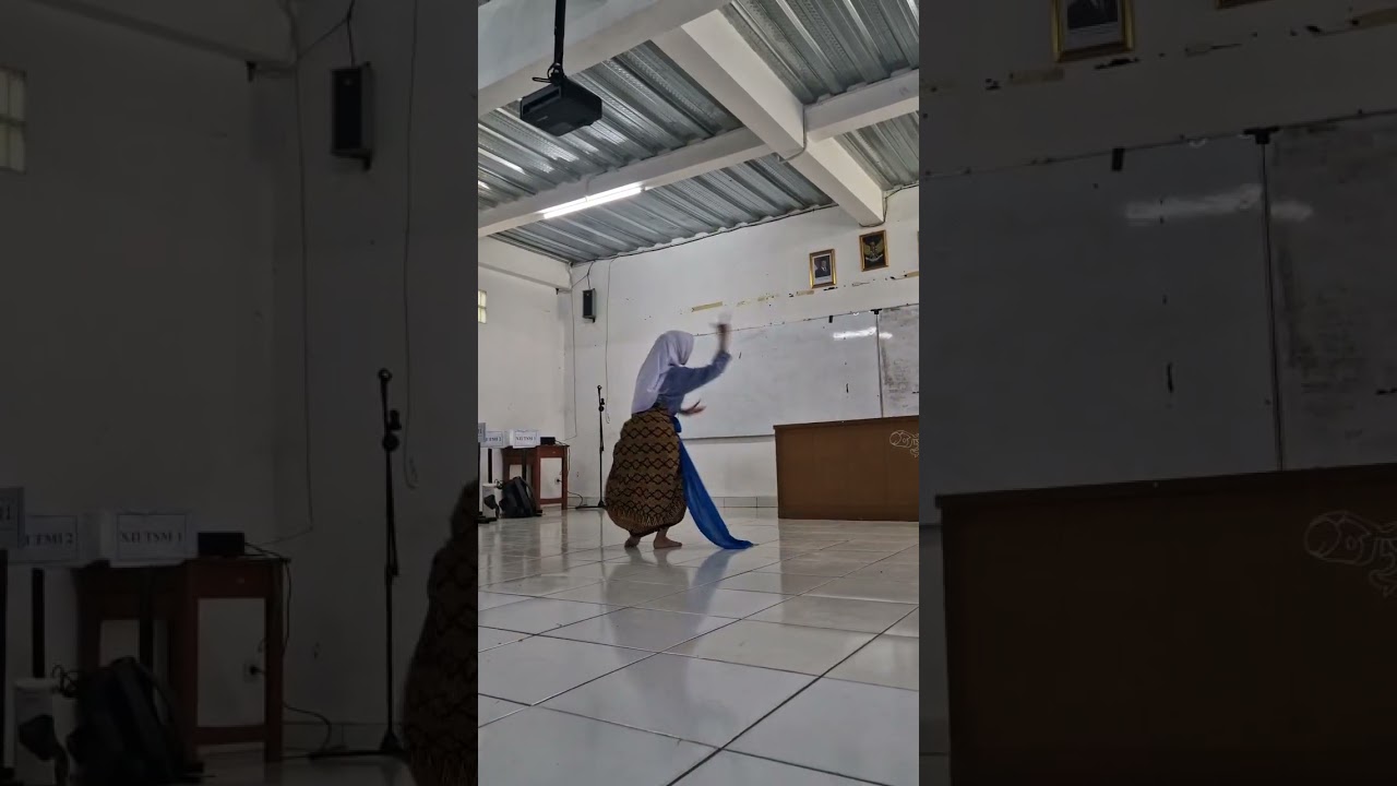 NAISYA CAHYATI SENI BUDAYA TARI GAPLEK SMK ROSMA KARAWANG