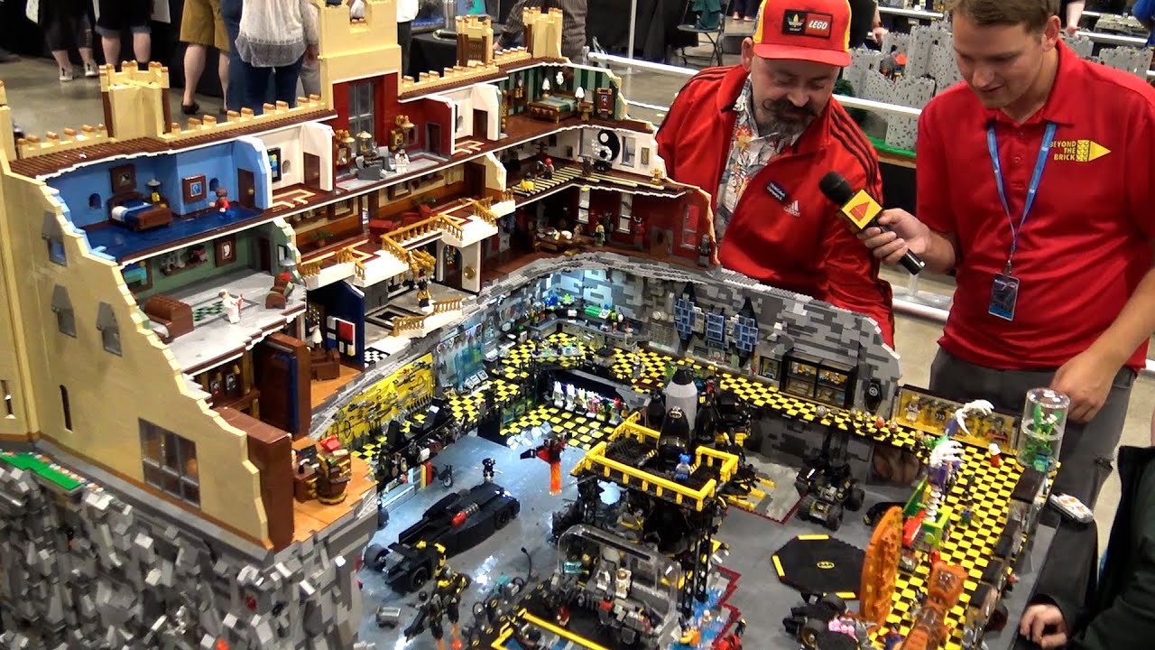 Огромная пещера LEGO Batcave с полным интерьером, освещением, моторами и многим другим!