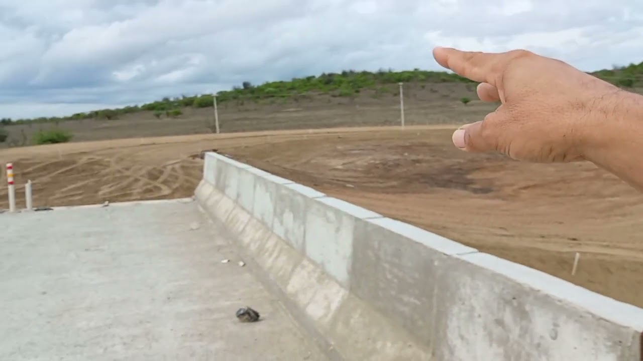 Praça do meio do mundo os trabalhos continua
