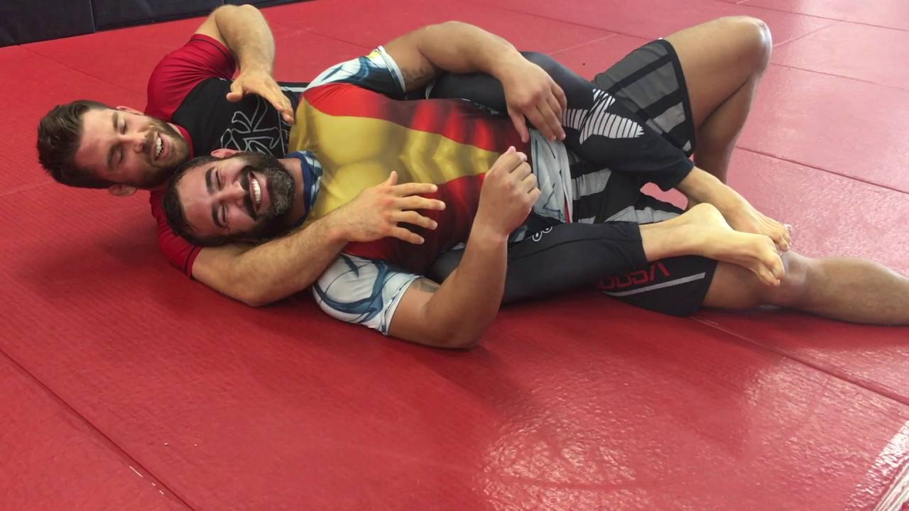 Chin Strap Grip To Choke A Muscular Person