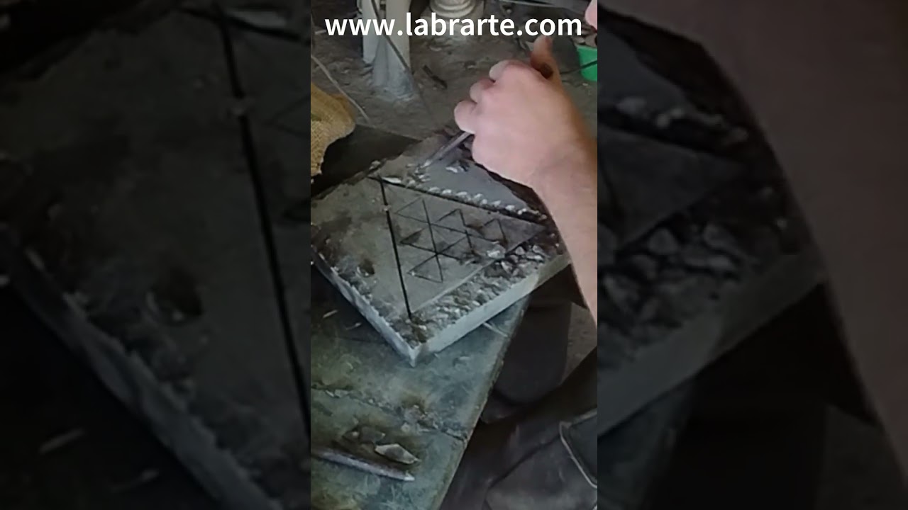 Tallado de Pintaderas Canarias en piedra de Arucas