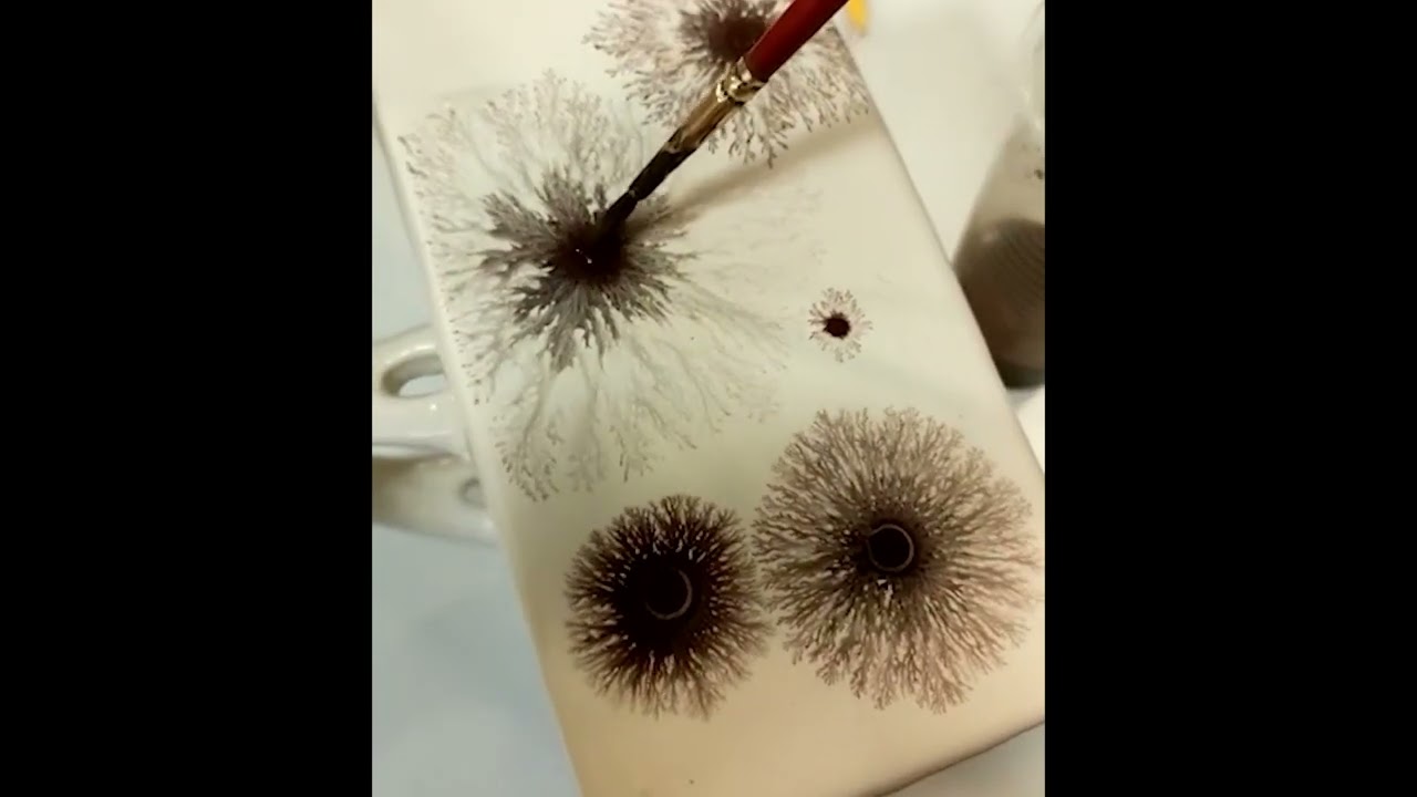 Décor d'engobe au Mocha Tea- Formations de céramique de l'école Créamik