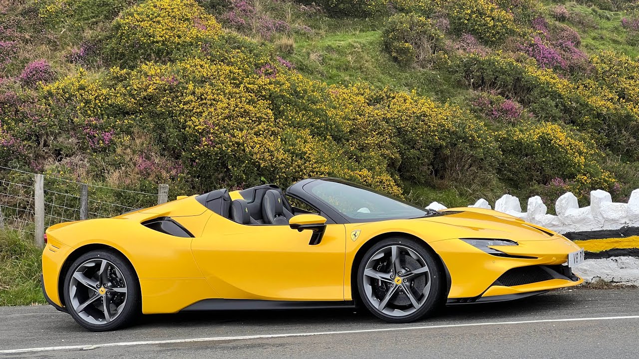 Поездка на 1000-сильном гибридном Ferrari SF90 Spider на остров Мэн для прохождения исторического...