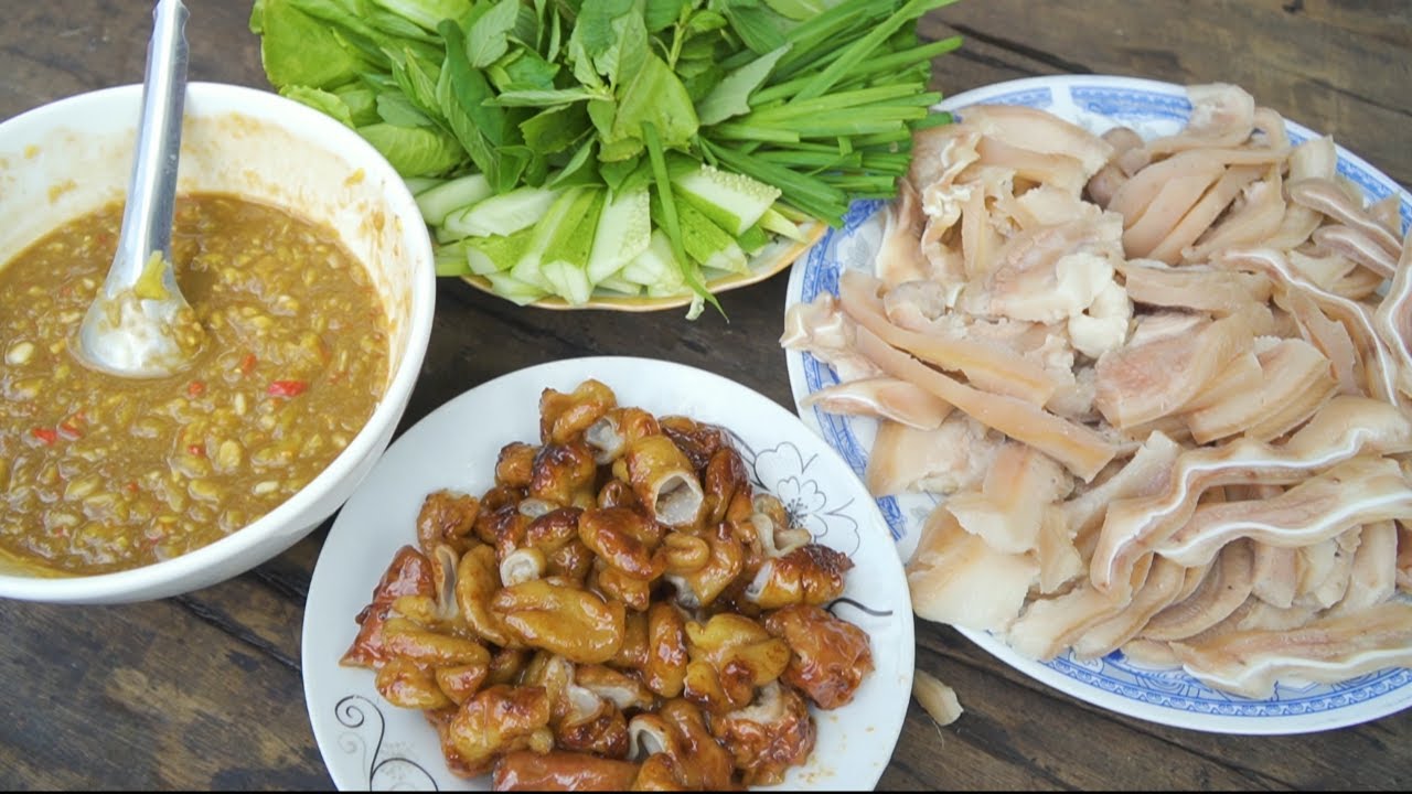 Ruột Heo Kh&igrave;a Nước Dừa, Tai Heo Chấm Mắm N&ecirc;m | N&eacute;t Qu&ecirc; #238