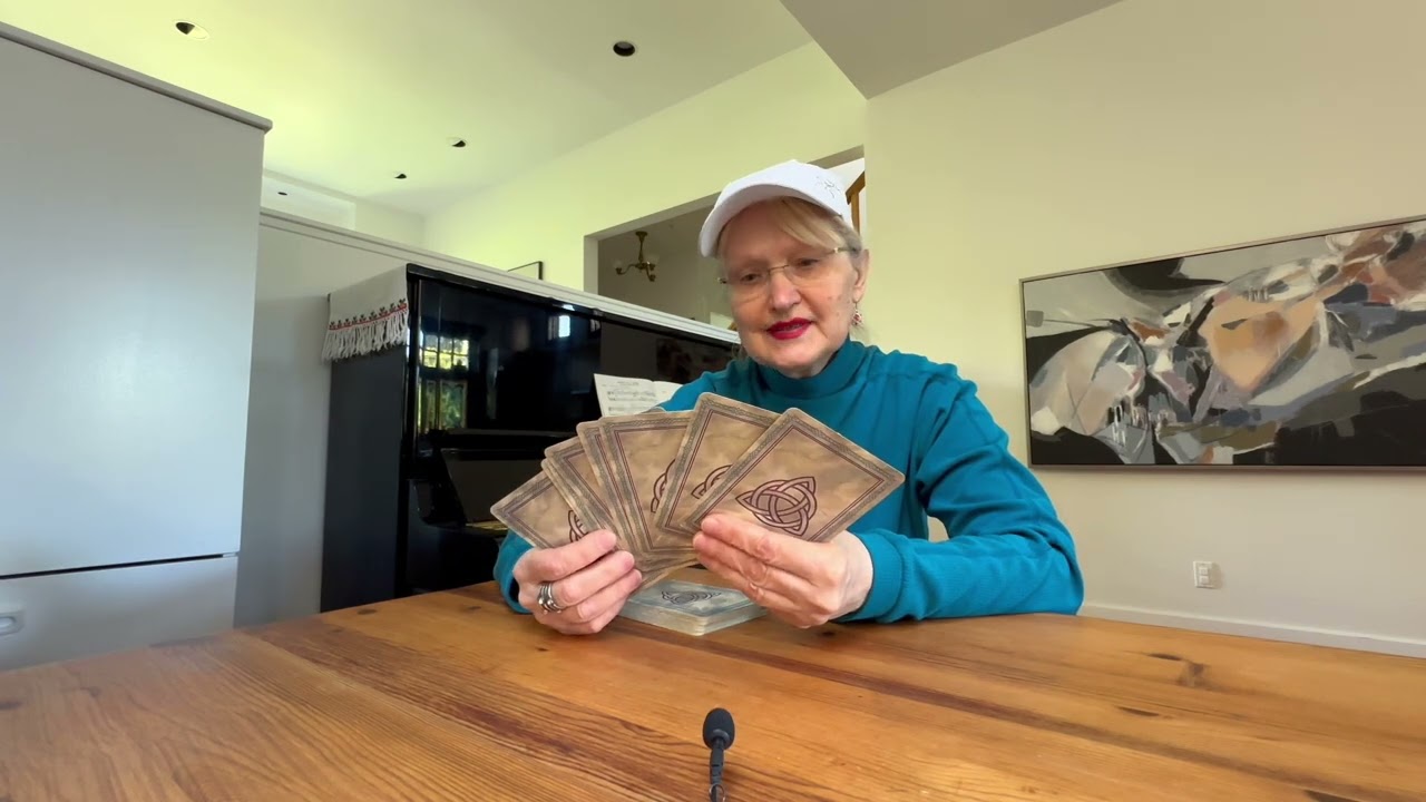 Гадаем по старинке! Вы долго этого ждали! Каким будет ваше ближайшее будущее? #колена таро онлайн