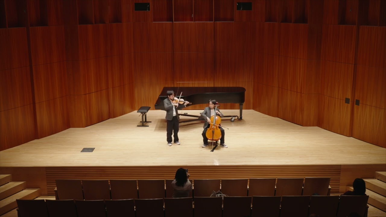F. A. Hoffmeister: Duo Op.6 No.1 in C Major, Mvt III played by AnAn Chang and NingNing Wu (10.5 yo)