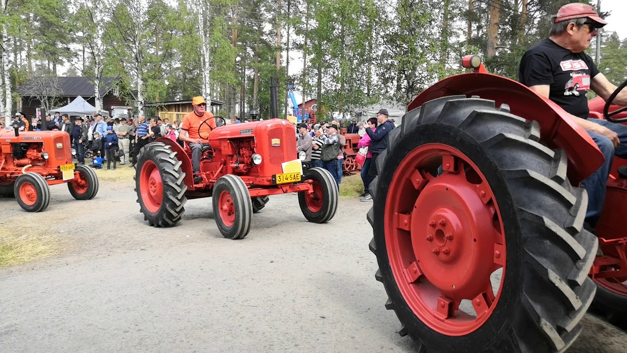 Wanha Woima 2019 traktoriparaati.