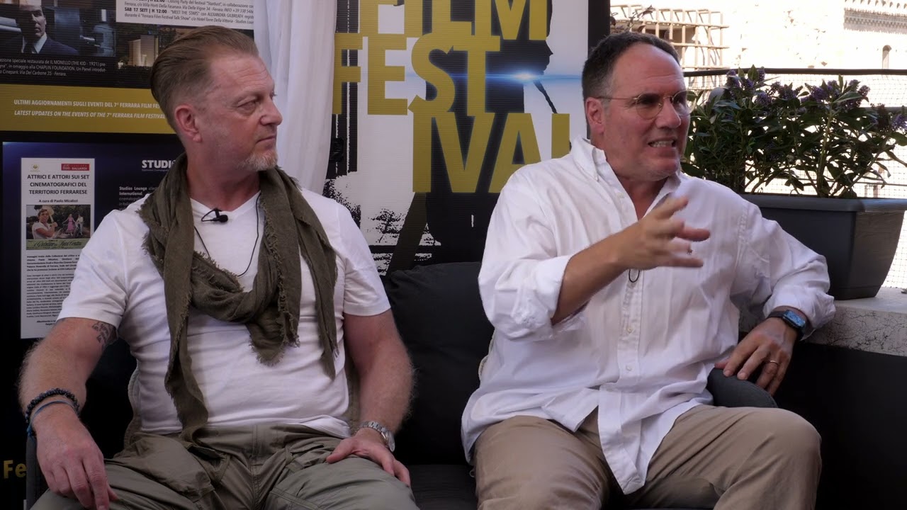 7&ordm; Episodio Studios Lounge | COREY JOHNSON