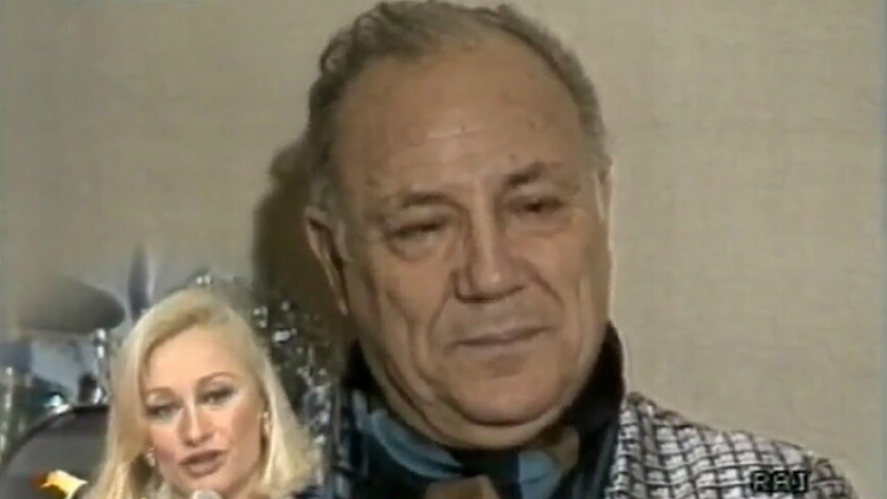 Claudio Villa emozionato, dedica di Raffaella Carrà in diretta
