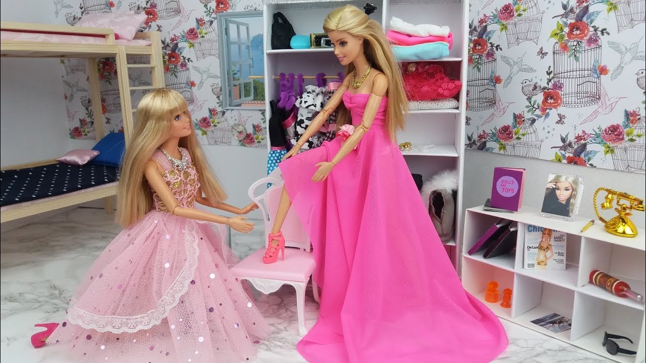 New Dress for Barbie Doll. Barbie video in a DIY Miniature Doll House.