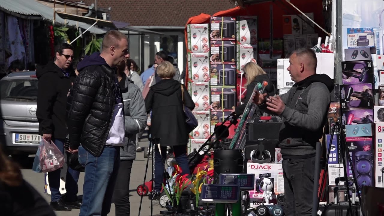 2024.03.17. - Hatalmas tömeg van hétvégente a szabadkai Ócskapiacon