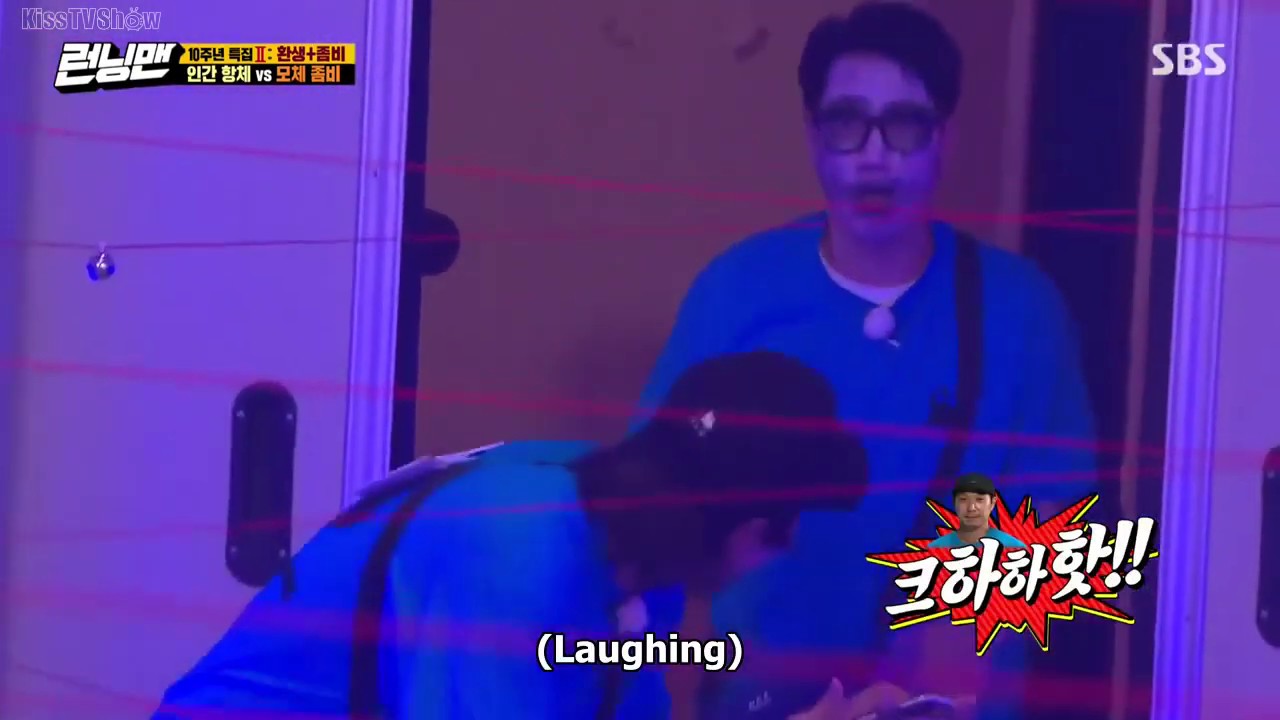 [ENG SUB] Lee Kwang Soo Taking Pictures of Zombie Ji Suk Jin | Running Man EP510 Cut