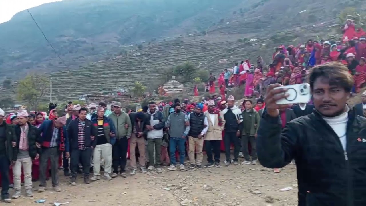 छपालीको उत्तरायणीमा भयो सपना रावल र नरेश जोशी बीचको घम्सा घम्सी देउडा खेल। 💕🙏🙏🙏