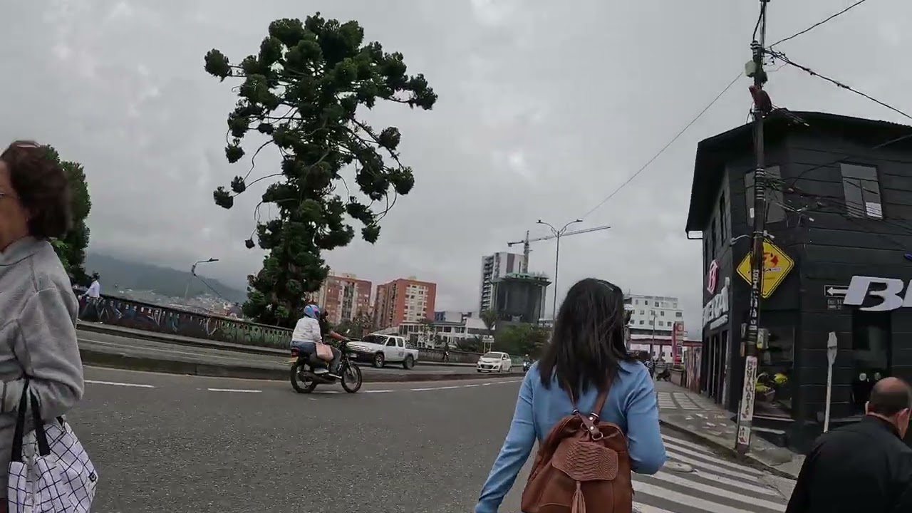 Walking from Downtown Manizales to Restaurant Cazuela 