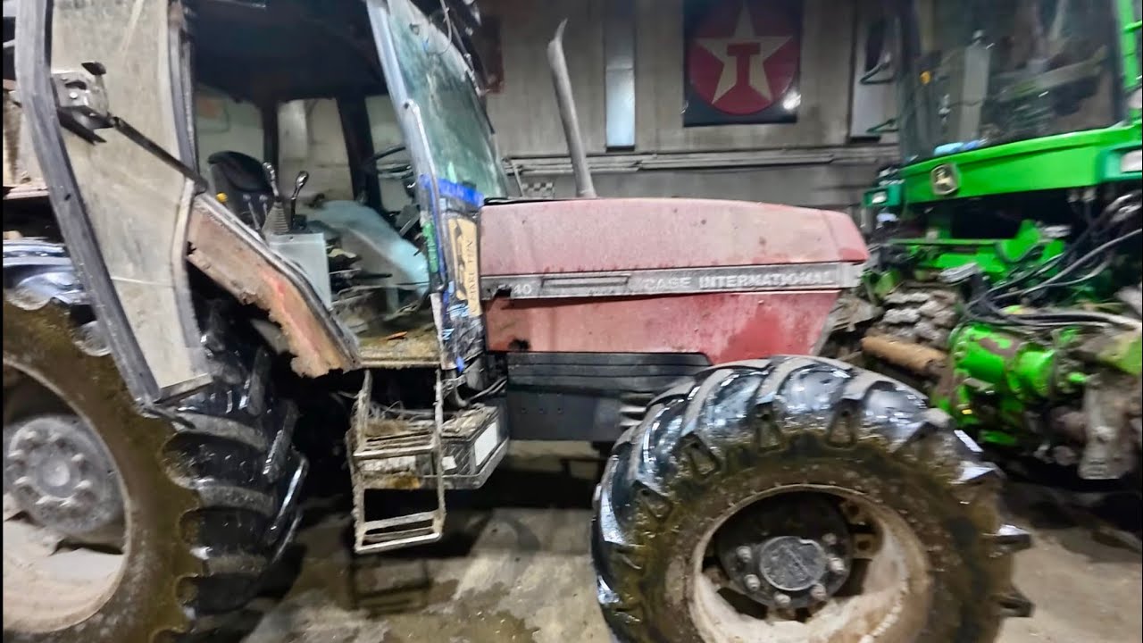 На кейсе 5140 установлен нестандартный фиксированный руль.