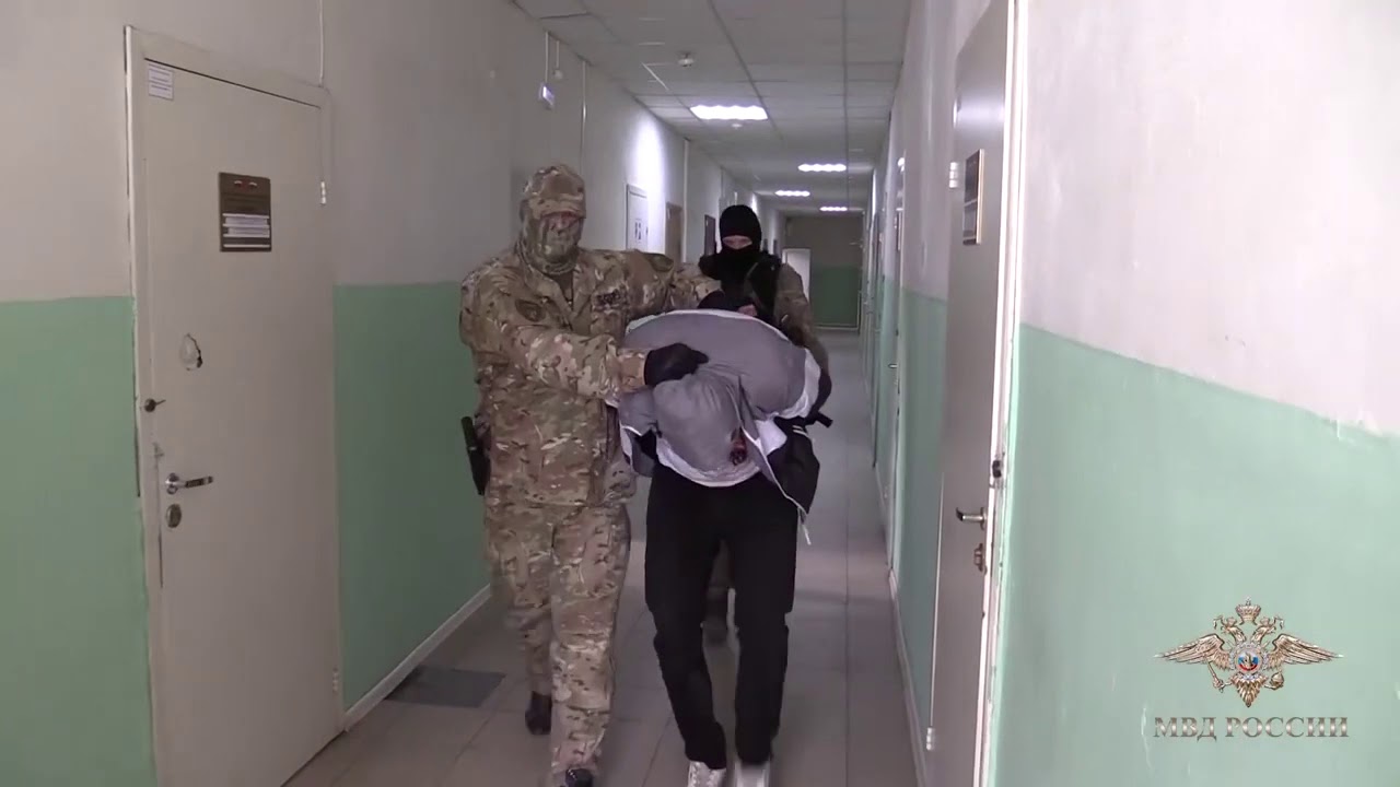 В Ростове на Дону полицейские задержали подозреваемых в мошенничестве