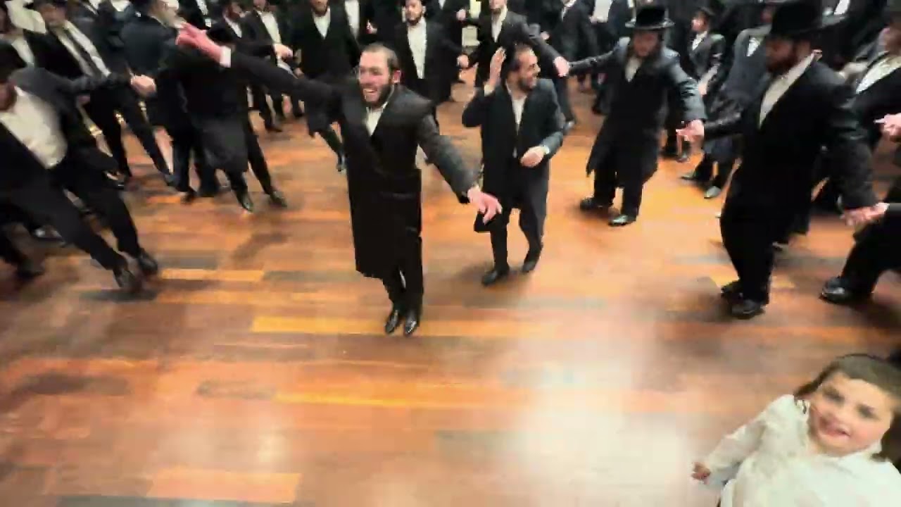 Avrumi Berko on keys & Shea Berko & fire 🔥 Second Dance @ Efraim