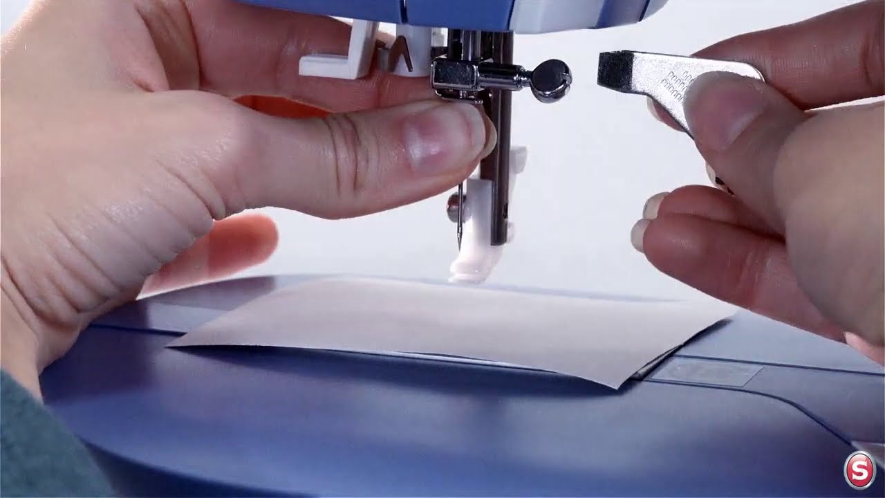 SINGER® M3330 Making the Cut Sewing Machine - Changing the Needle