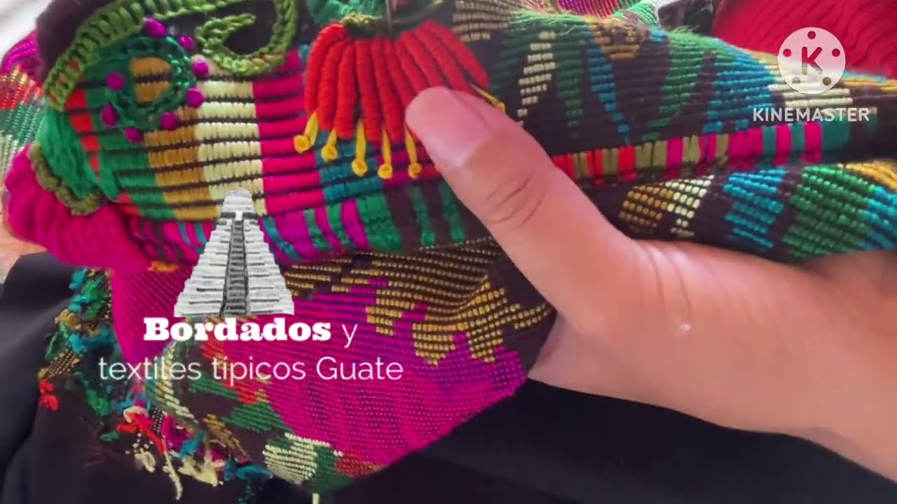 Bordados creativos en cuello de Güipil típico