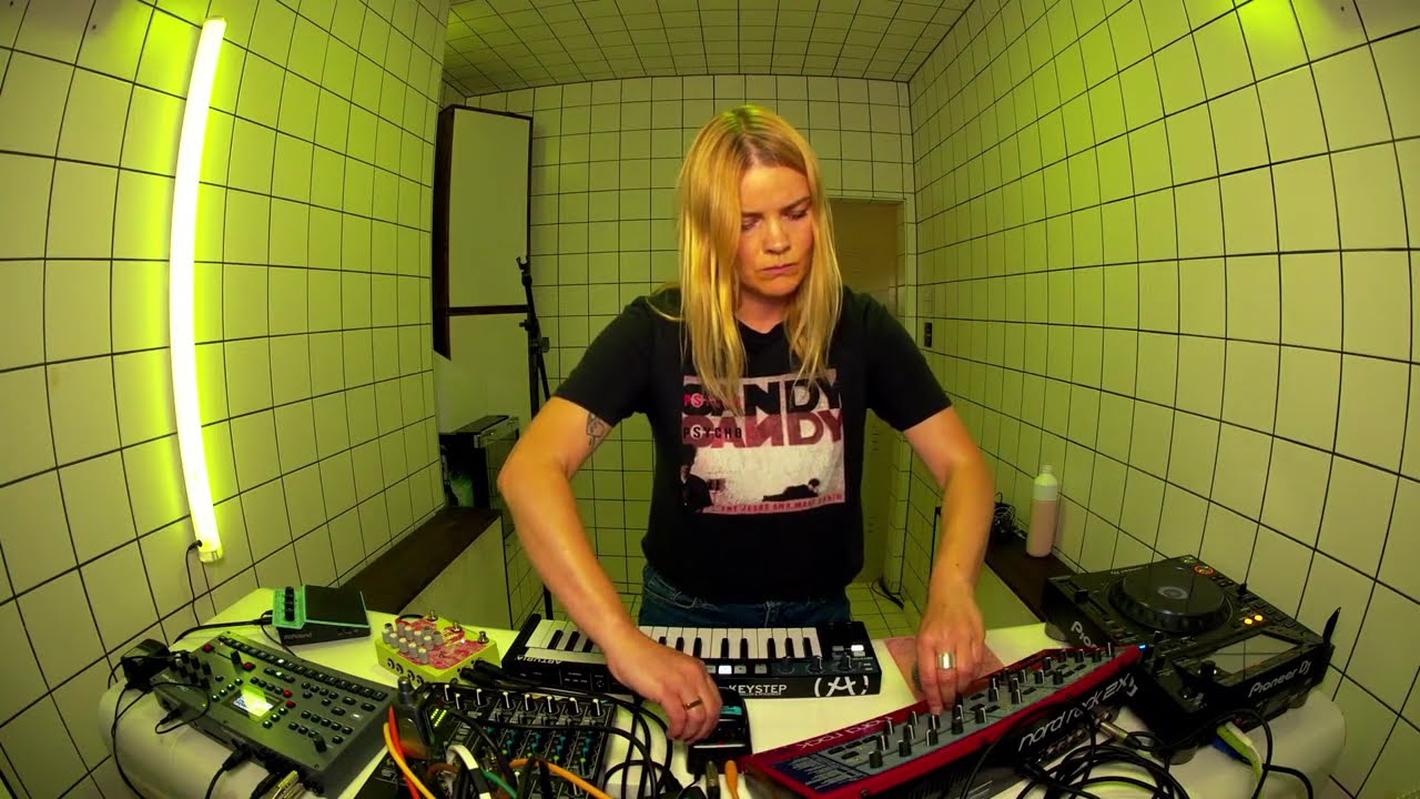 Cruelmachine - Jennifer Touch (LIVE) | HÖR - July 17 / 2024