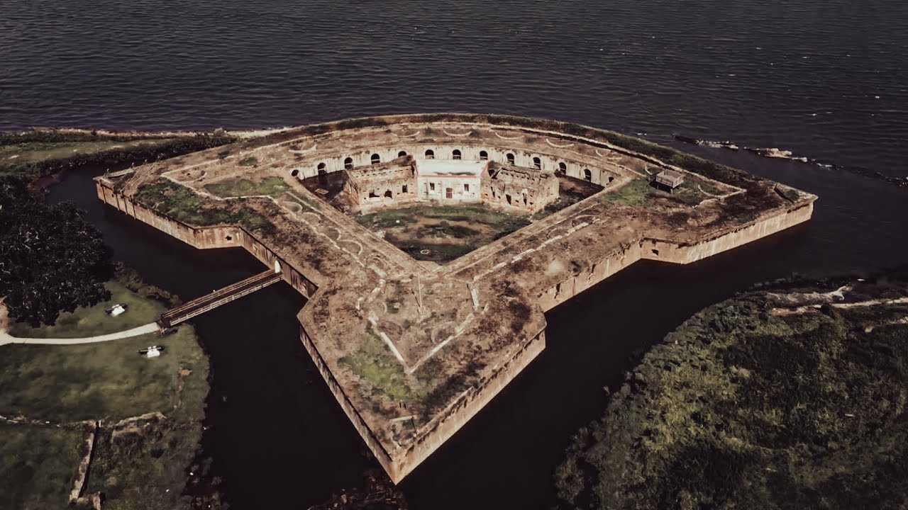 Exploring the ABANDONED Historic Fort Pike in New Orleans