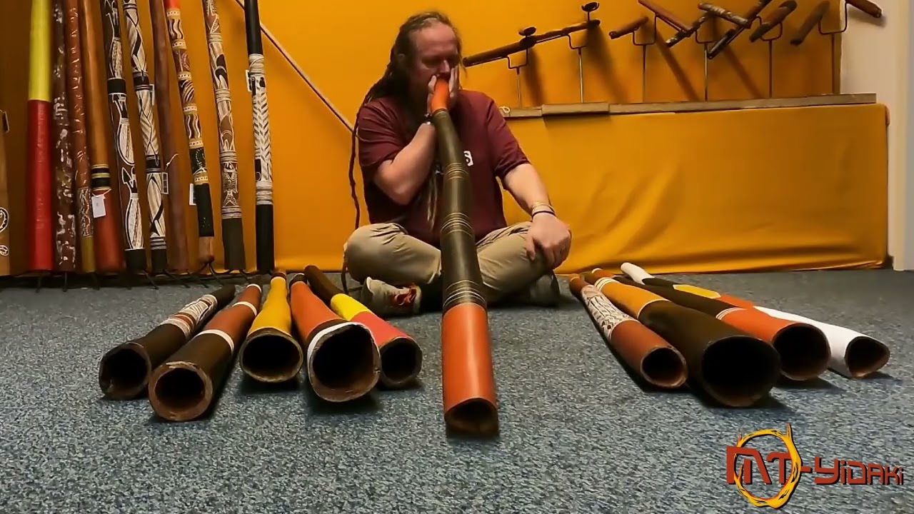 E - E Marikuku Wirrpanda yiḏaki / didgeridoo played by MT-Yidaki