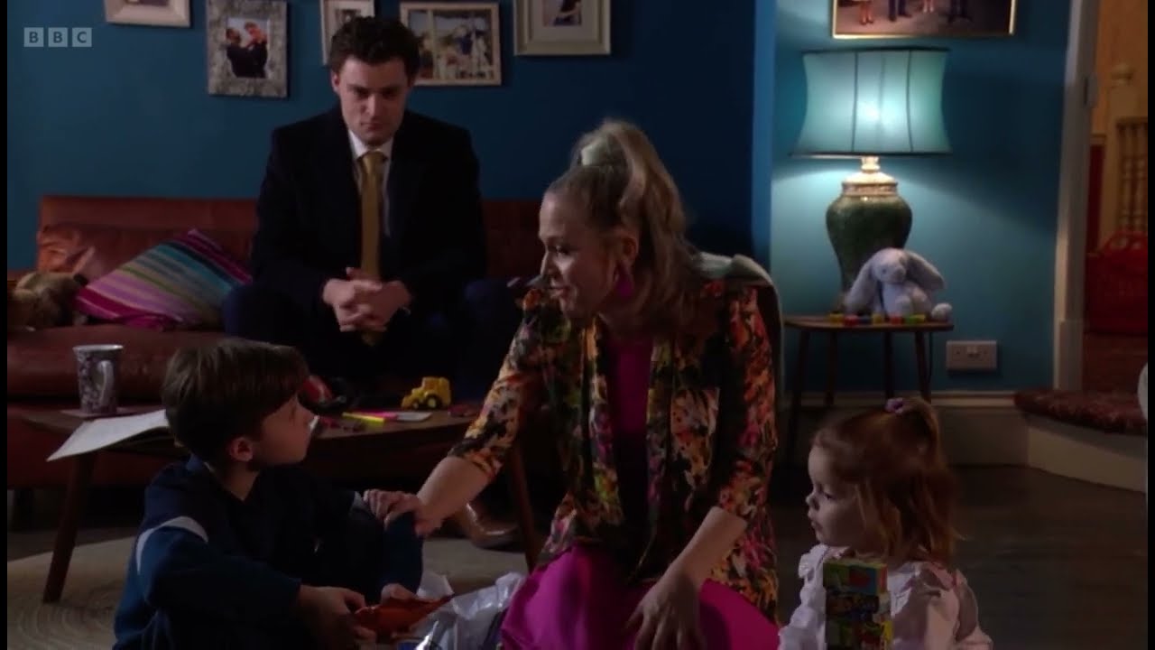 Eastenders Linda tells Ollie and Annie that she needs to go away somewhere she should have gone
