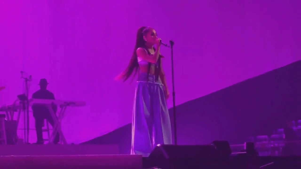 15 Ariana Grande - Jason's Song (Gave It Away) [Dangerous Woman Tour DVD]