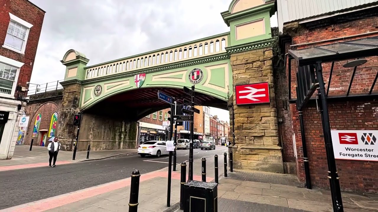 英國伍斯特Worcester 1/4-從伯明翰搭火車去｜Foregate St｜The Shirehall Q Victoria Sculpture｜High St｜大會堂The Guildhall