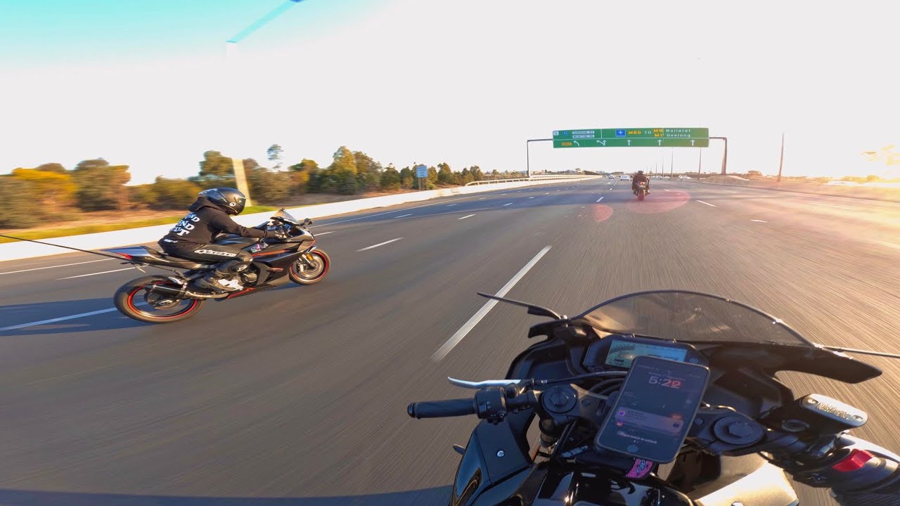 MELBOURNE BIKE RIDE DAY & NIGHT CRUISE.