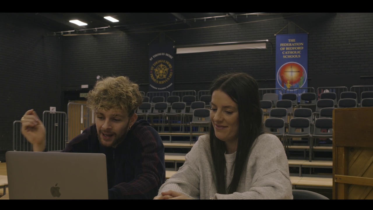 Tom Grennan visited his old school to give some lucky students a singing leson