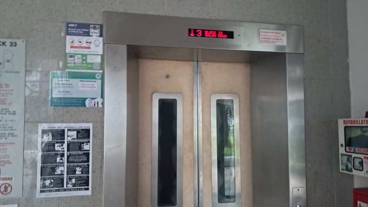 Express  and ULift at elevators at BLK 33 Balam Road