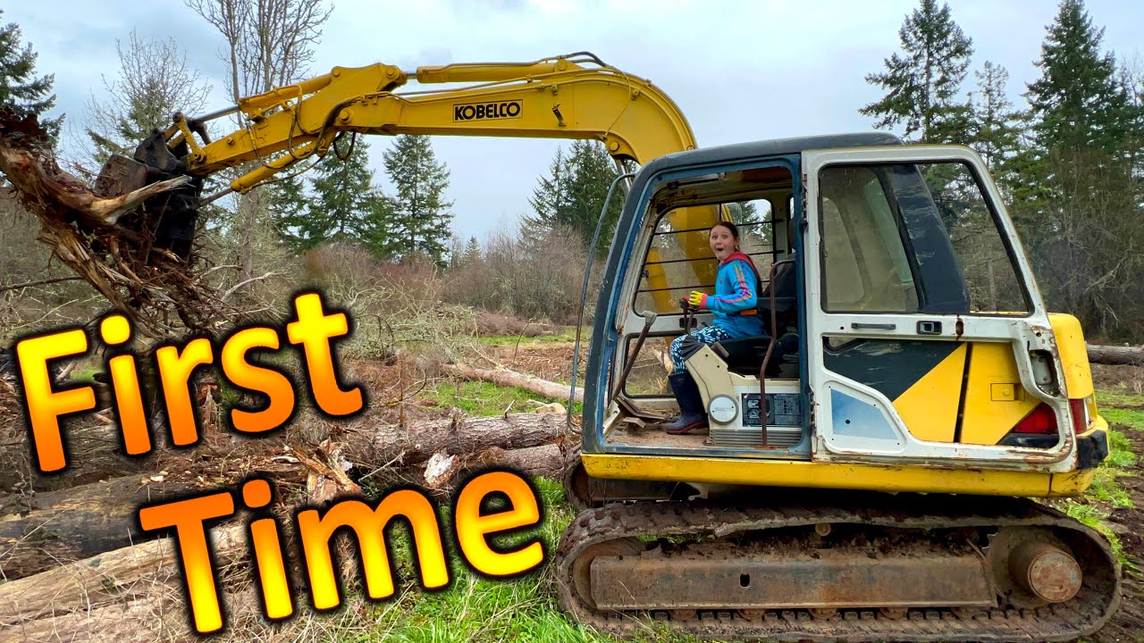 My Daughters Operate the Mini Excavator for the First Time | Heavy Equipment Operators