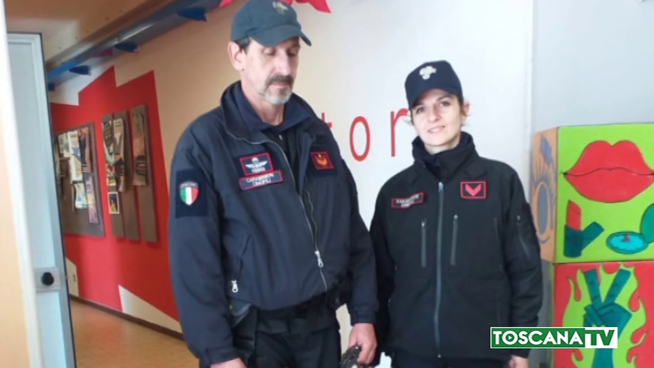 2019-02-23 PISTOIA - DROGA, STUDENTE ARRESTATO DAI CC IN SCUOLA A PESCIA