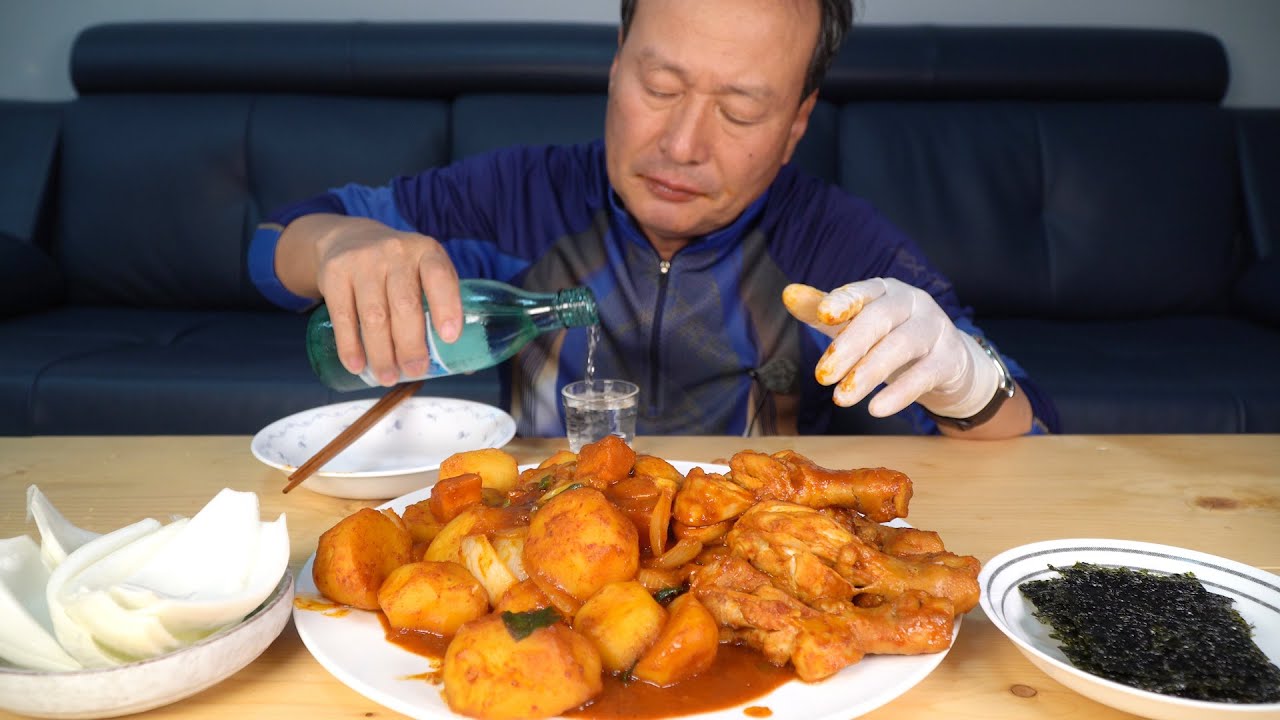 아버지가 요리하신 매콤한 닭다리 닭볶음탕에 혼술 한 잔! (Braised Spicy Chicken & Soju) 요리&먹방!! - Mukbang eating show