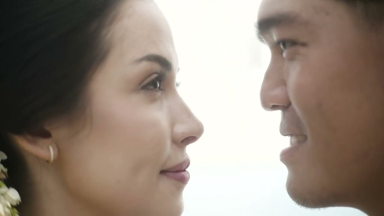 Estelle Linden & Pang Xue Kai: Pernikahan Jawa Serba Putih Bertema Scattered Garden