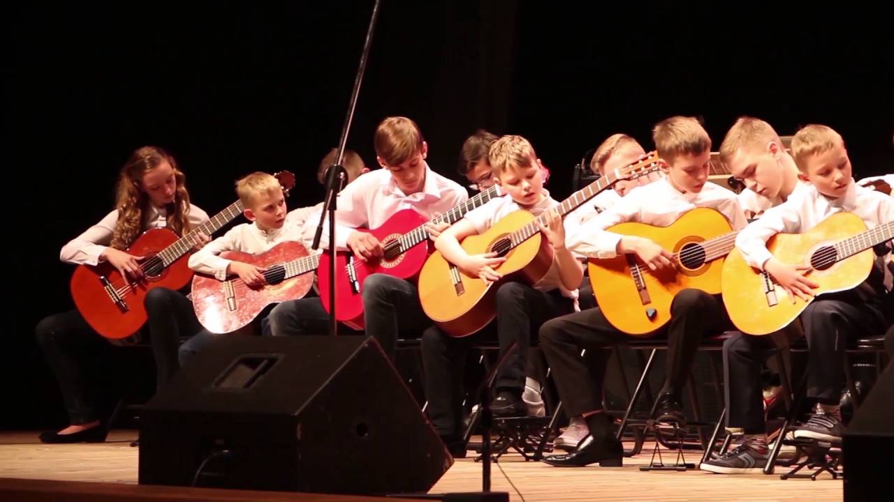 Duck Tales theme (28 guitars) live cover