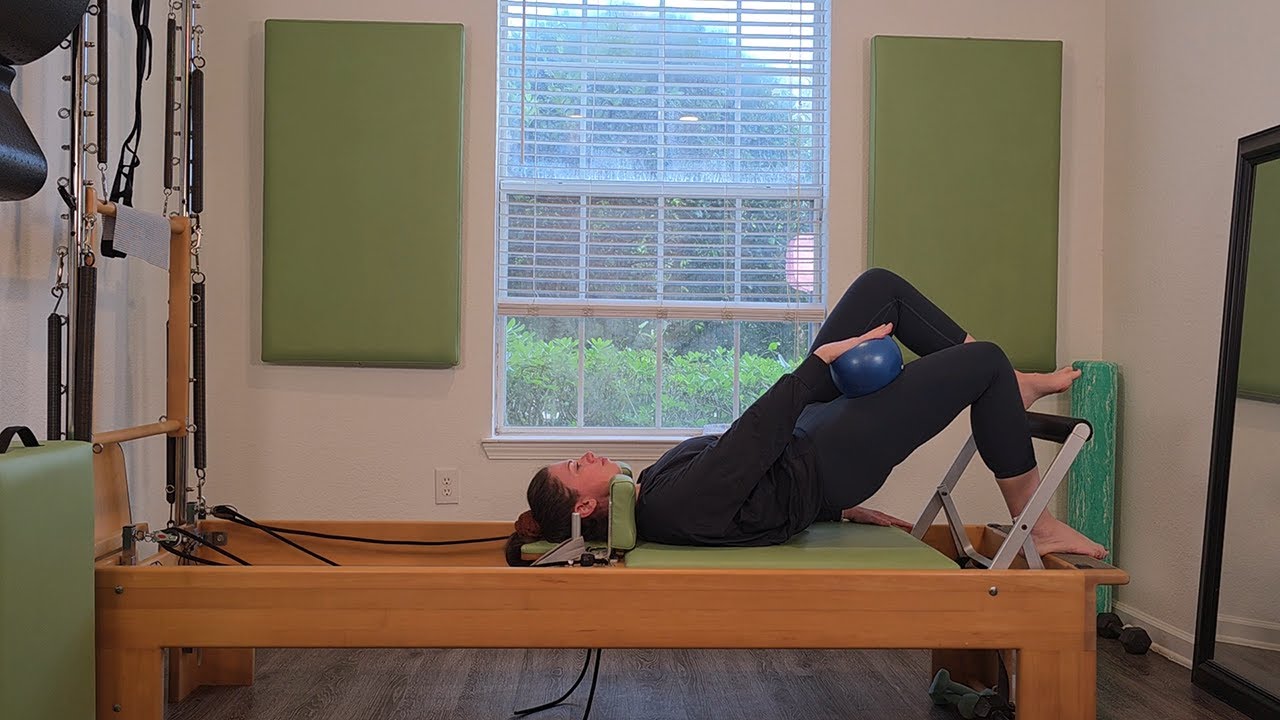 LIGHT MOVEMENT REFORMER | 40min | all levels w/BALL